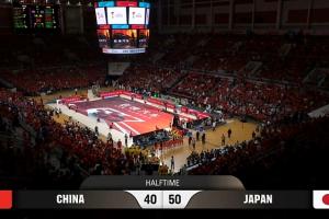 中国男篮半场落后10分!日本男篮三分反击多点开花&霍金森17分配图