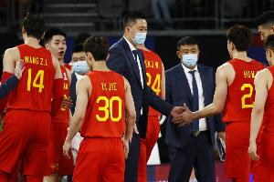 苏群:当年我为杜锋据理力争一般人看不懂 评论不依不饶没有人性配图