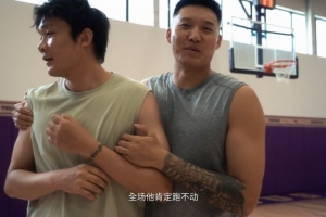 曾繁日调侃不和丁彦雨航一队打球局：4V4全场他拖后腿全场跑不动配图