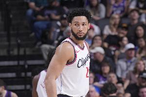 错失冠军!西蒙斯去年夏天拒绝尼克斯合同 现在想回NBA无人问津配图