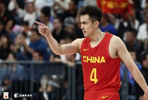 赵继伟:很高兴的是球队在三天之内转变态度 我们用防守带动进攻配图