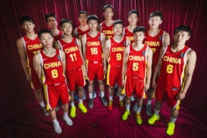 媒体人:国青有一些兼具天赋与潜质 盼保持锐气和努力早日为国效力配图