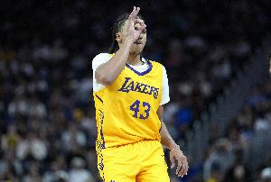 卡尔:深刻体会到了NBA的竞争有多么惨烈 会从中汲取宝贵经验配图