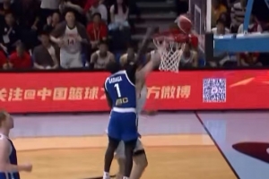 杨瀚森反击被钉板!郭艾伦:20岁最好年纪的NBA新秀 直接砸进去啊配图
