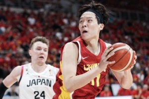 拓记:杨瀚森8月要去国家队集训 可经纪公司和球队都希望他留美国配图