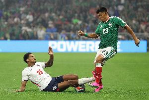 效仿美国！多家英媒：英足总在评估为宽萨的红牌向FIFA上诉配图
