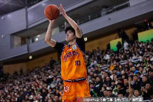 上赛季三分命中率48.4%!偰李永炜生涯首次入选中国男篮集训队配图