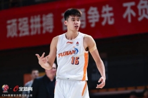 杨曦皓入选新一期中国男篮集训大名单!配图