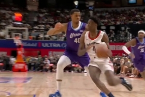 各种强攻硬解!状元迪班萨首节9中4得11分4板1助1断配图