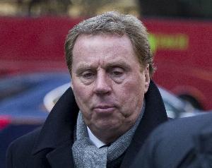老雷:也许请英国首相给国际足联打个电话,能推翻宽萨的禁赛令配图