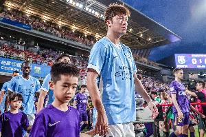 记者:新鹏城明日将官宣一名28岁后腰加盟,顶替张晓彬离队空缺配图