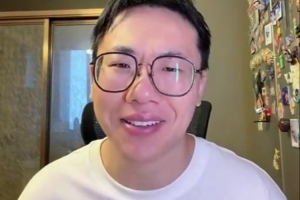 解说：阿德巴约和希罗打架感觉太不敞亮了 他俩之前还是好朋友配图