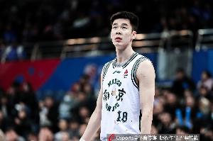 直播吧:同曦给郭昊文开出3年&年薪600万顶薪续约合同 回国后签署配图