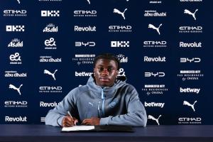 截胡阿森纳!官方:曼城签下17岁莱斯特小将蒙加,转会费1250万镑配图