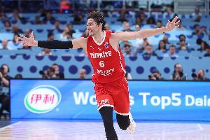记者：奥斯曼将接受希腊球队PAOK塞萨洛尼基三年900万欧元的合同配图