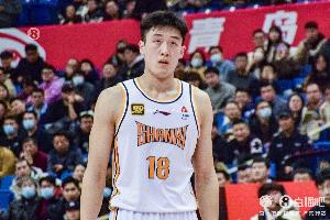 直播吧:山西男篮与韩霈瑜签订多年C类合同配图