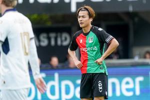 奈梅亨主帅：佐野航大应该不会去霍村 他的转会短时间内难解决配图