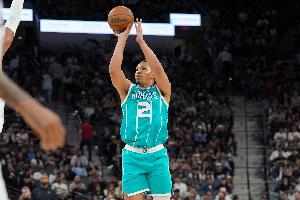 格威:在NBA阵容变化很常见 我们失去了三球&小乔 但也迎来新人配图