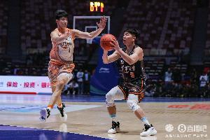 媒体人:石奎/柳锐均不参加CBA选秀 石奎加盟金牛 柳锐也考虑NBL配图