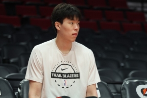 杨瀚森：已经能听得懂队友们在说什么 但在采访方面还是会差很多配图