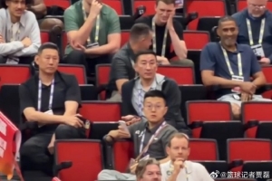 李楠与张云松现身NBA夏季联赛挑选外援 休赛期引援对北京至关重要配图