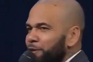 成为牧师,阿尔维斯:我在监狱有上帝陪伴,比踢球赚数百万欧快乐配图