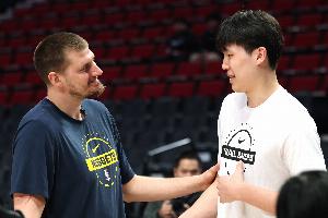 土耳其媒体发问:杨瀚森打得像约基奇 他新赛季的时间会增加吗?配图
