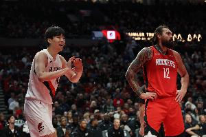 开拓者自媒体:杨瀚森之前打火箭状态好信心就足 他要保持下去配图
