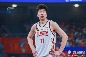 直播吧:浙江队已与余嘉豪签下为期四年的B类合同配图